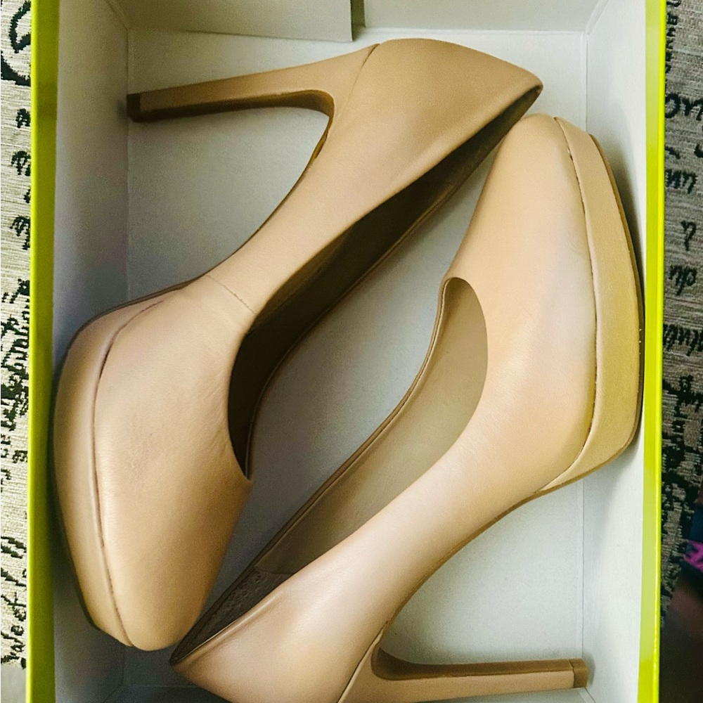 Gianni Bini Creamy Beige Pink Marble Heels